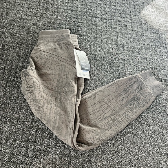 Lulu lemon joggers - Picture 2 of 2